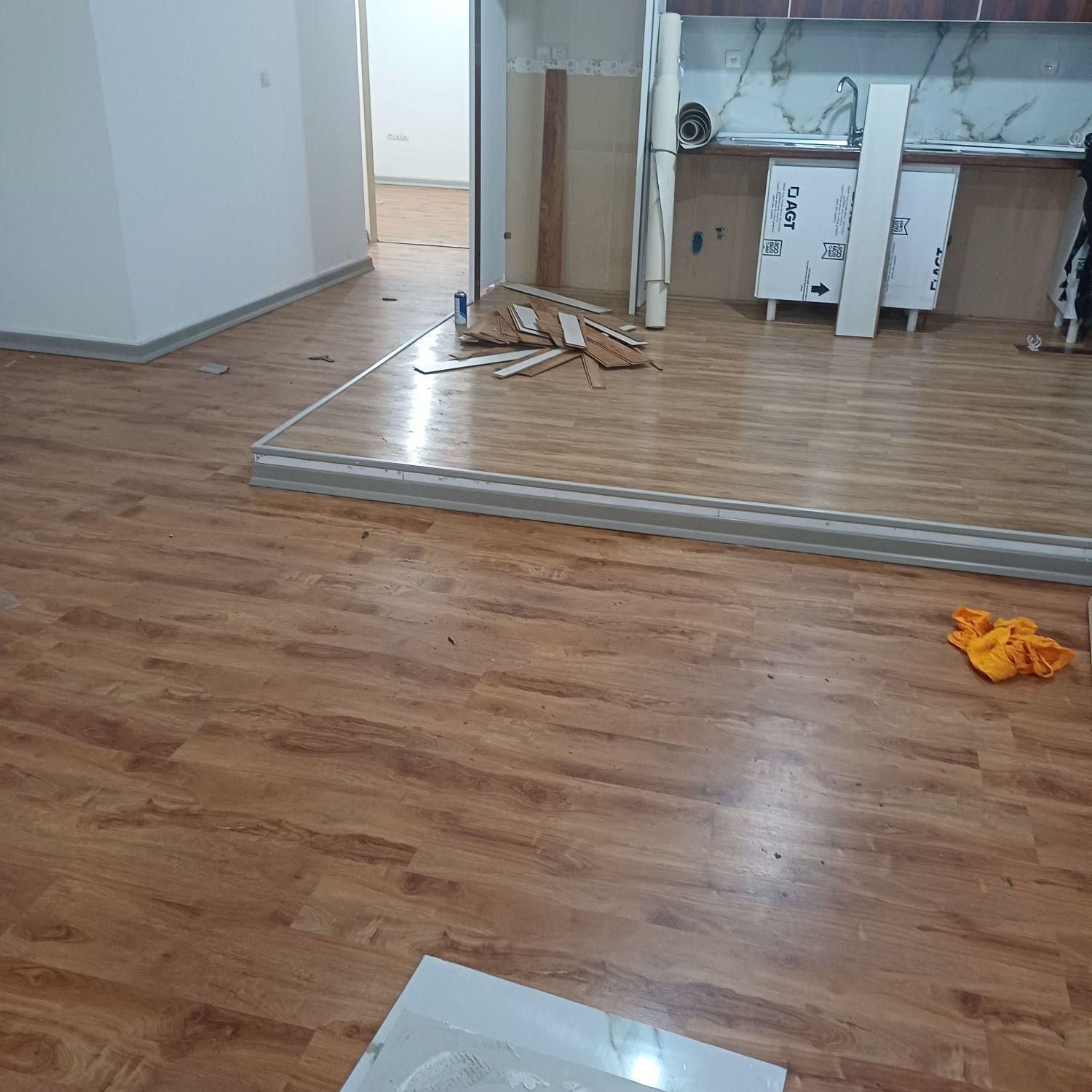 نصاب پارکت کفپوش قرنیز دیوارپوش ماربل ترمو سقف|خدمات پیشه و مهارت|بندرعباس, |دیوار