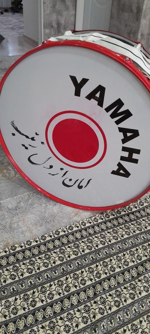 طبل کاملا نو|درام و پرکاشن|صومعه‌سرا, |دیوار