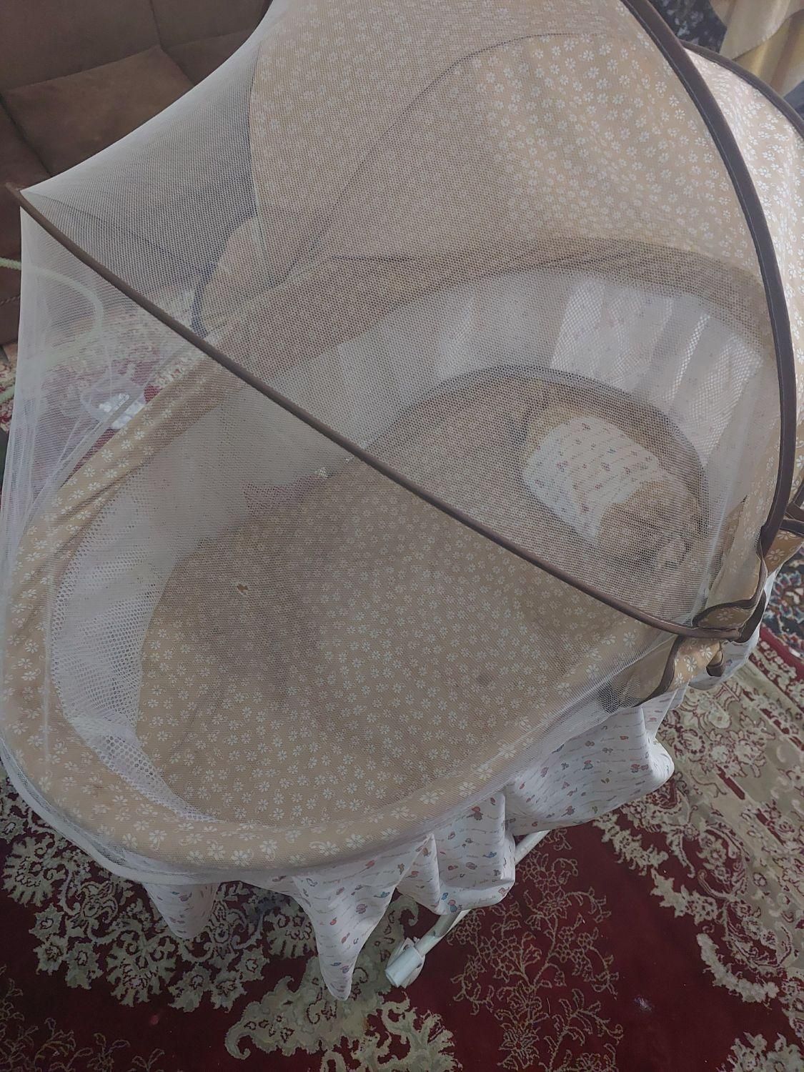 گهواره موزیکال|تخت و سرویس خواب|نور, |دیوار