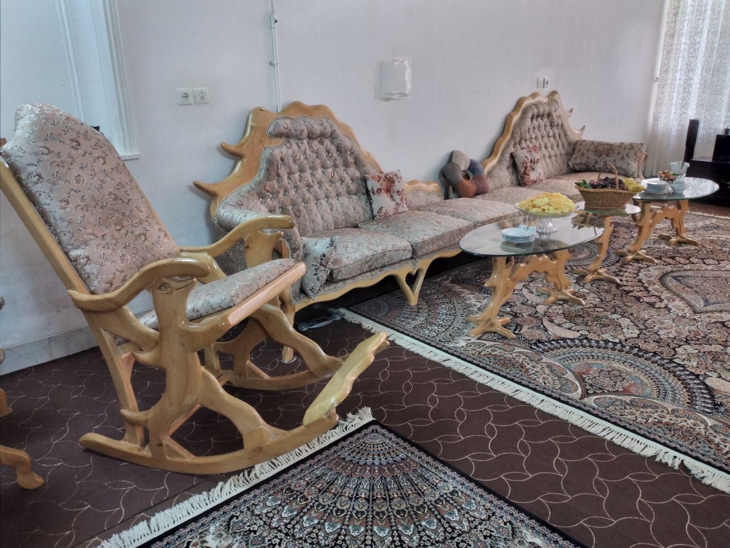 تعمیرات انواع کارهای چوبی در منزل|خدمات پیشه و مهارت|قم, هنرستان|دیوار