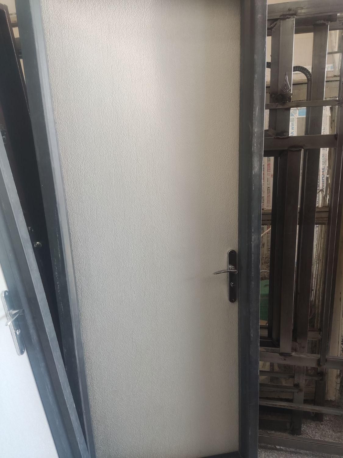 درب لاله درب ضد اب با چهارچوب ضد اب|مصالح و تجهیزات ساختمان|تبریز, |دیوار