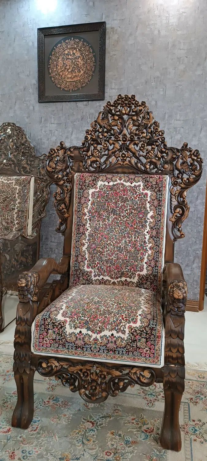 مبل قالی درجه یک با چوب گردو ، بسیار پرکار  تمیز|مبلمان خانگی و میز عسلی|کرمان, |دیوار