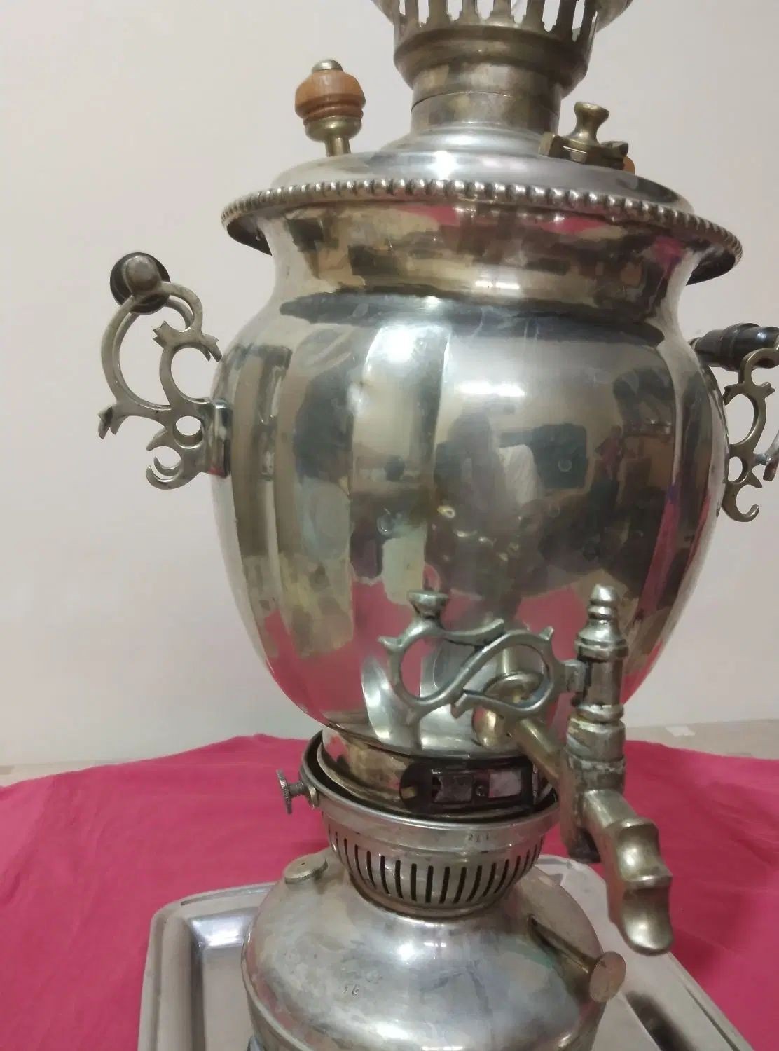 سماور نفتی قدیمی سالم‌ آماده بکار با سینی وجام زیر|قوری، کتری، قهوه‌ساز دستی|تهران, ارامنه|دیوار