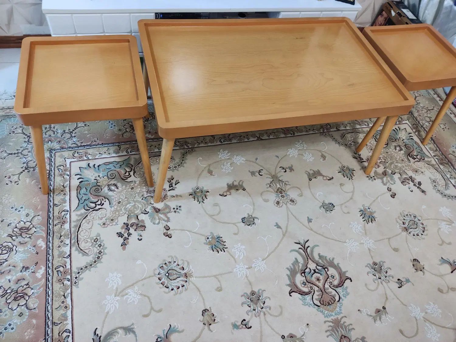 جلو مبلی لبه دار و۲ عدد عسلی لبه دار کار چوب هستش|مبلمان خانگی و میز عسلی|صفادشت, |دیوار