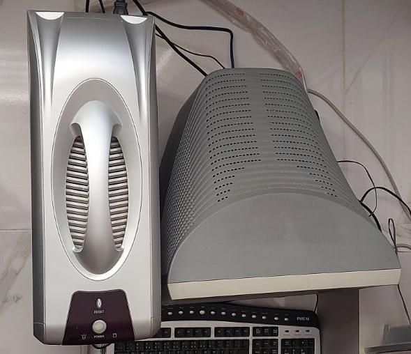 کامپیوتر رومیزی با مانیتور و کیبورد و اسپیکر|رایانه رومیزی|شاهین دژ, |دیوار