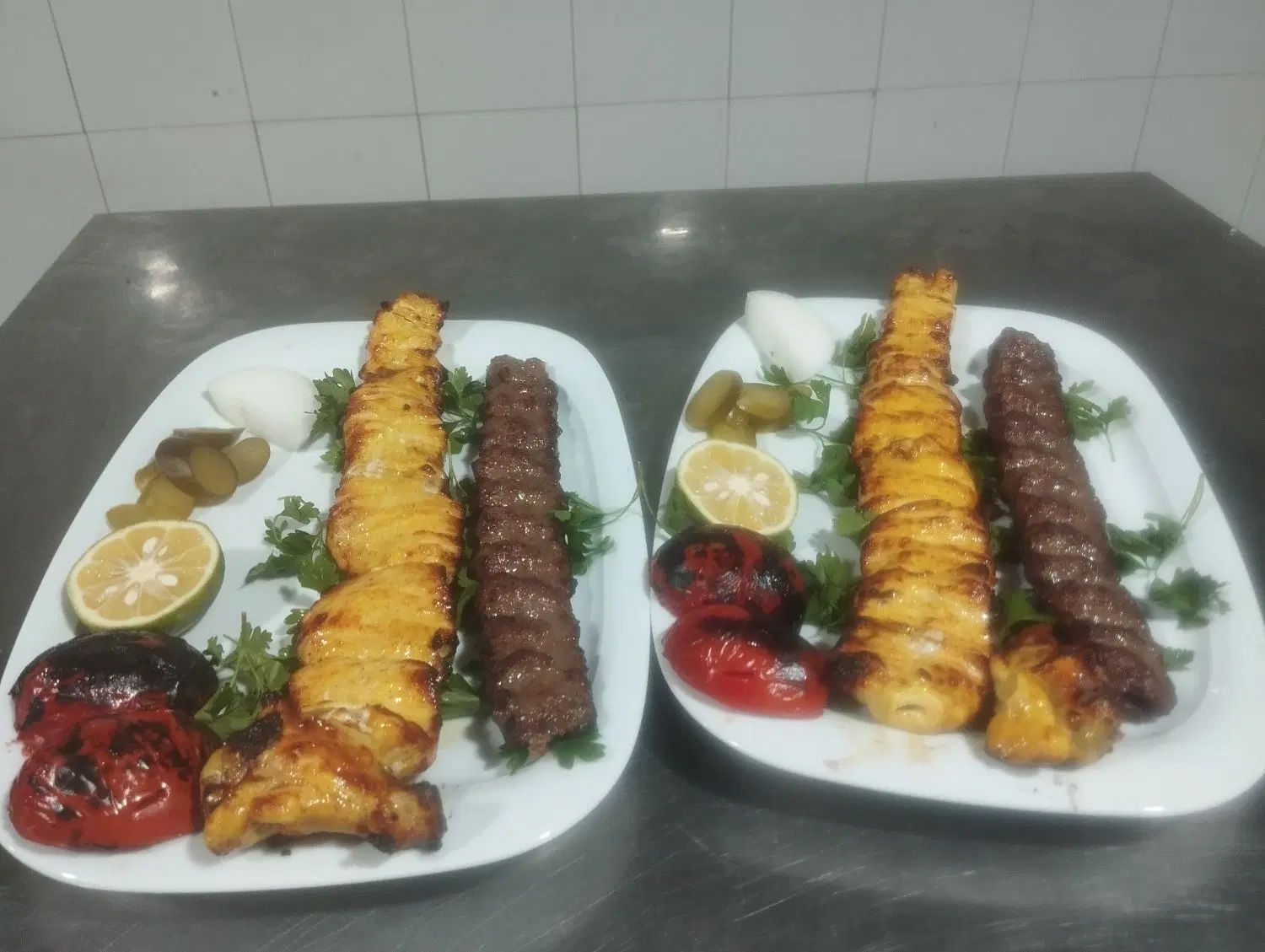 استخدام نیروی اقا وخانم جهت کاردررستوران وکافه|استخدام خدمات فروشگاه و رستوران|نظرآباد, فخر ایران|دیوار