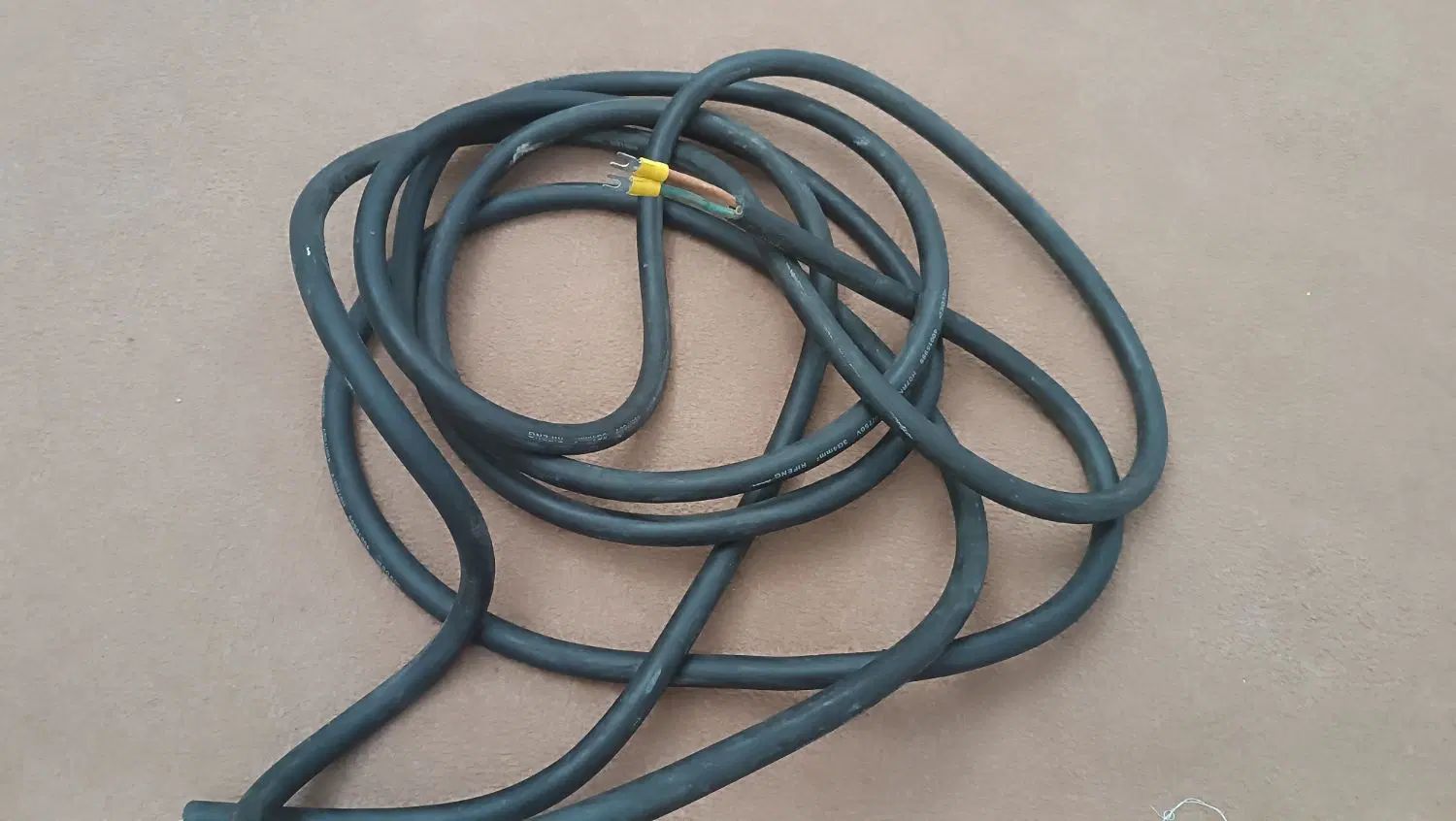 محافظ کولر گازی و ۷ متر کابل سه رشته ی افشان|کولر گازی و فن‌کوئل|اردکان, |دیوار