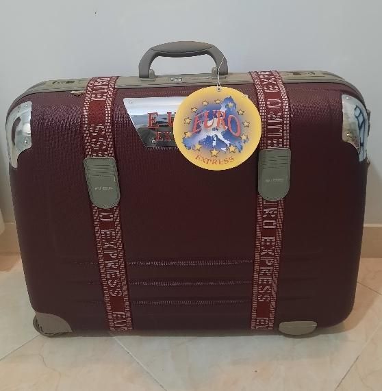 دو سایز چمدان(بزرگ و کوچک)|کیف، کفش، کمربند|سمنان, |دیوار