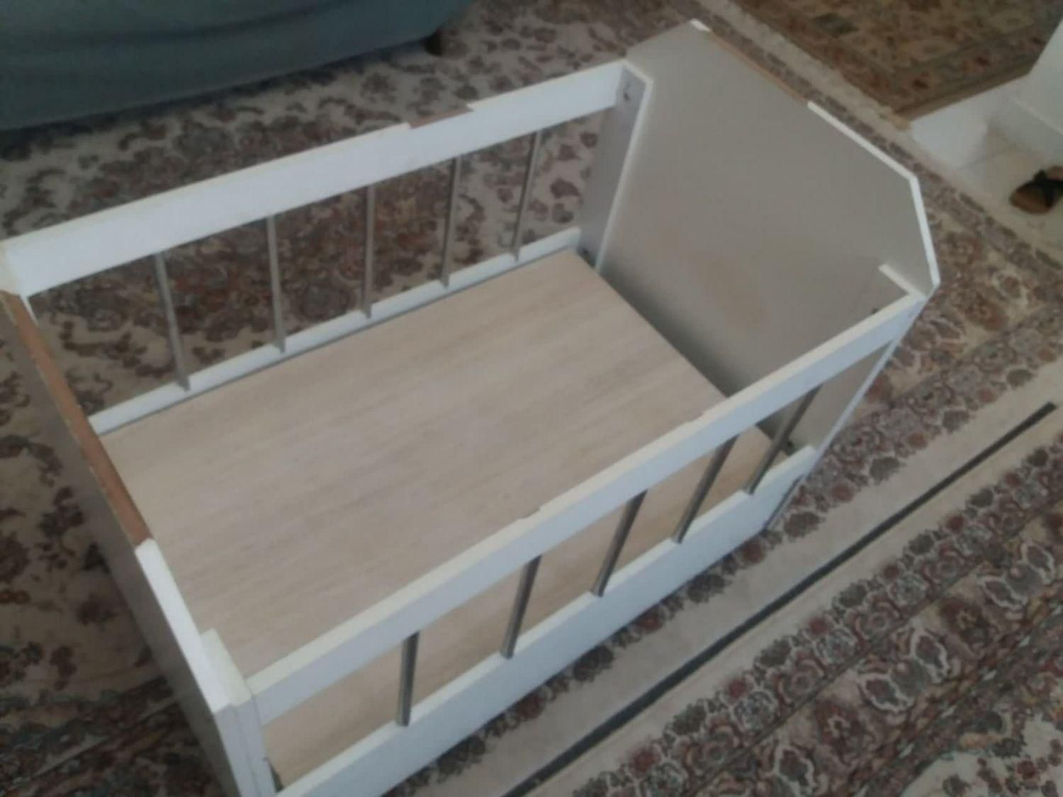 تخت نوزاد گهواره ای|تخت و صندلی بچه|اراک, |دیوار