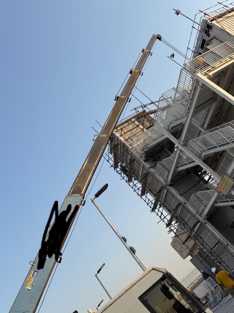 جرثقیل ۱۰ تن کفی دار بوم بلند 21متری|خدمات حمل و نقل|بندرعباس, |دیوار