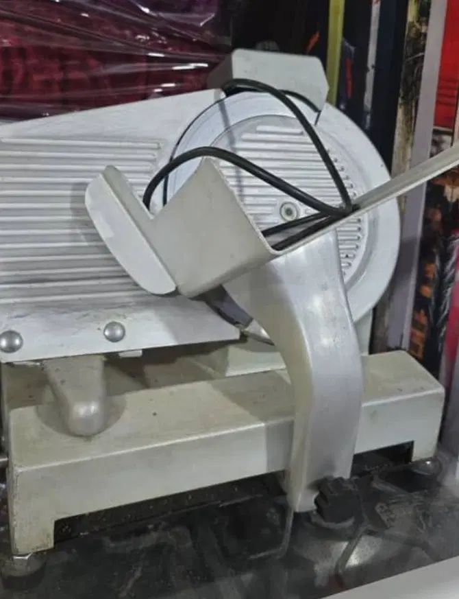 کالباس بر صنعتی چرخ.گوشت بزرگ صنعتی مشابه نو|کافی‌شاپ و رستوران|مسجد سلیمان, |دیوار