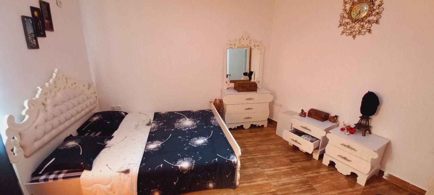 سرویس تختخواب و دراور پاتختی و صندلی|تخت و سرویس خواب|رشت, دیلمان|دیوار