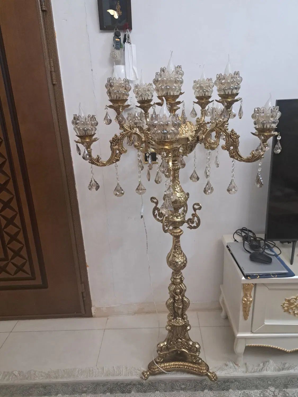 آباژور کنار سالنی|چراغ خواب و آباژور|مشهد, فارغ التحصیلان|دیوار