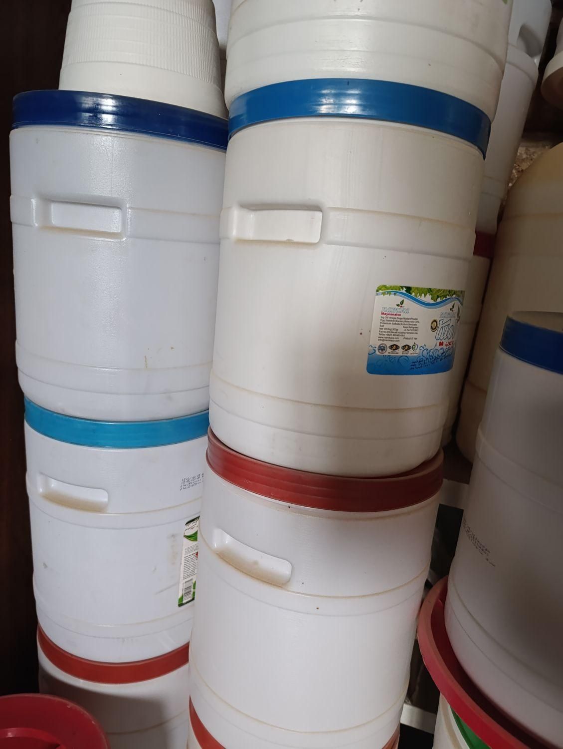 دبه و سطل های جادار مناسب انواع ترشی ،حبوبات و ...|ظروف نگهدارنده، پلاستیکی، یک‌بارمصرف|ملایر, |دیوار
