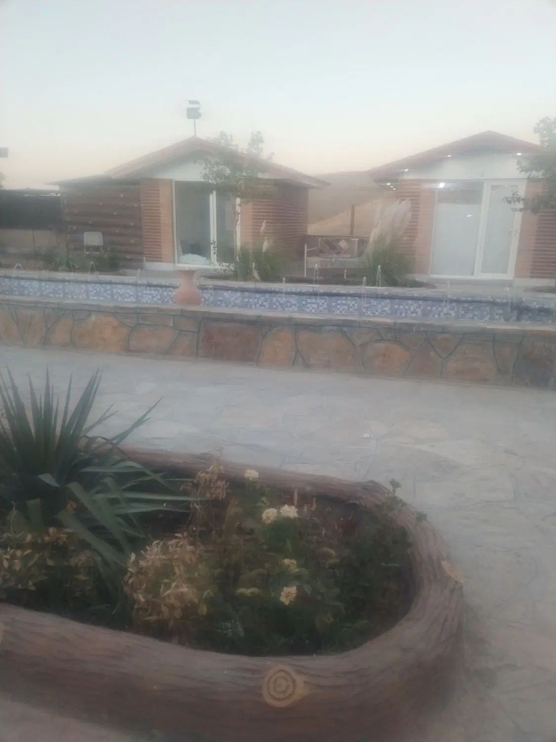 سویت اجاره ای در باغچه رستوران و بوم گردی یاس|اجارهٔ کوتاه‌مدت آپارتمان و سوئیت|سنندج, |دیوار