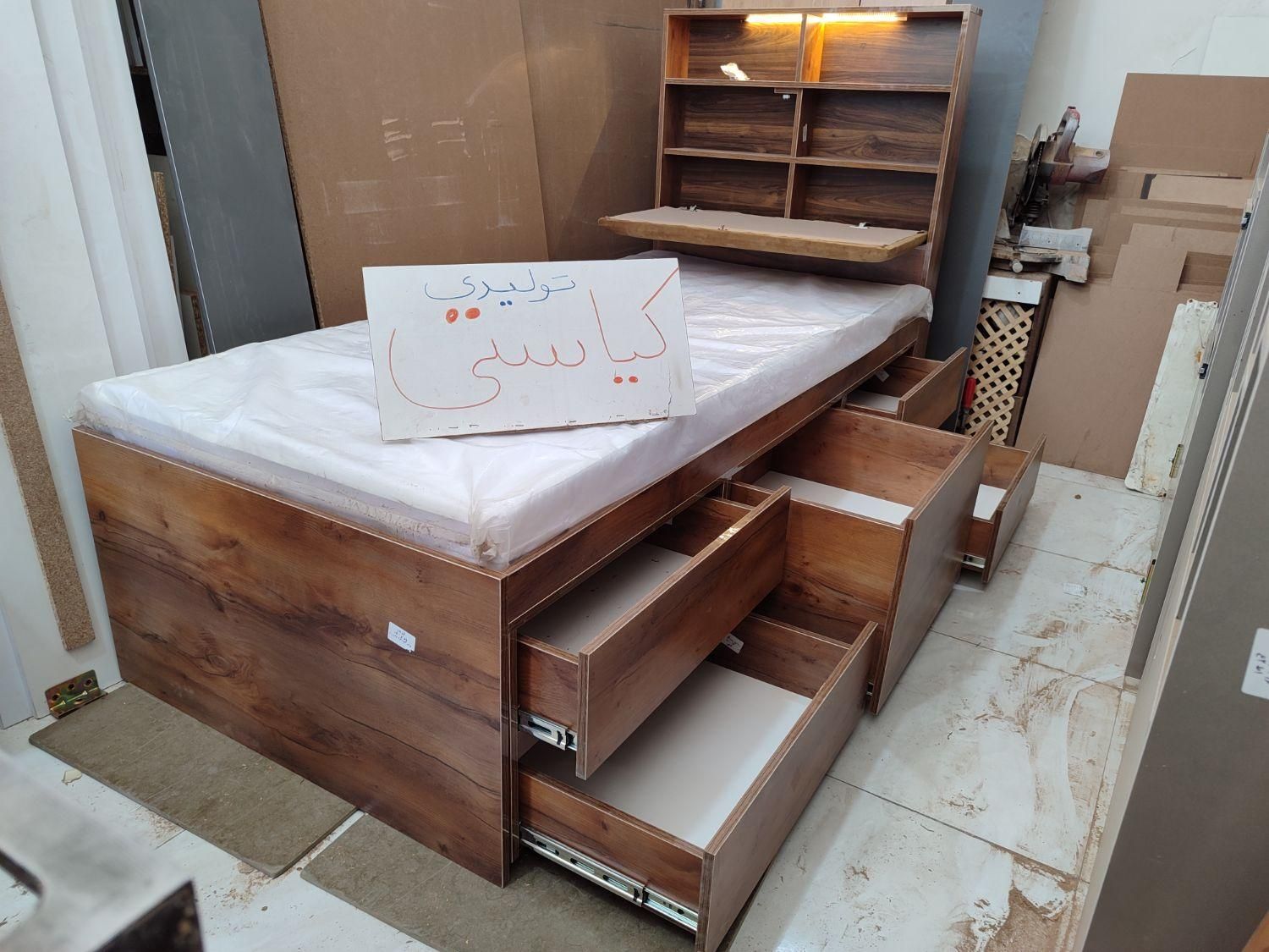 تخت یک نفره.سرویس خواب . تخت یک نیم نفره سنبل|تخت و سرویس خواب|مشهد, گلبرگ شمالی|دیوار