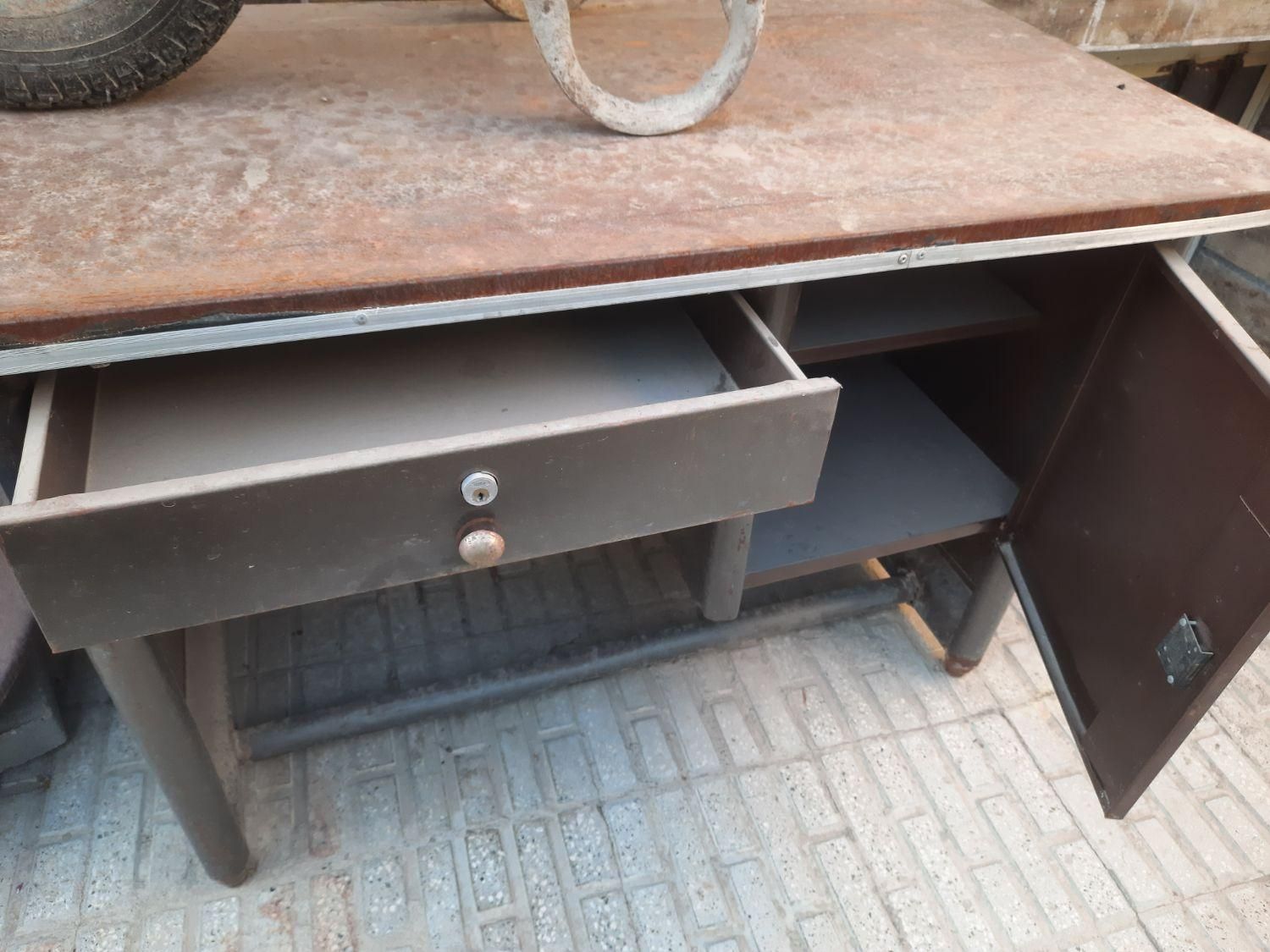 میز فلزی|میز تحریر و کامپیوتر|شیروان (خراسان), |دیوار