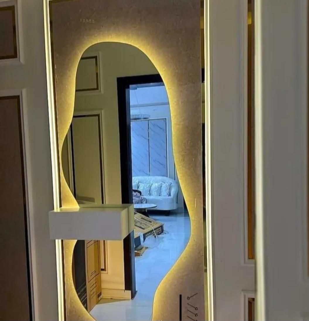 آینه قدی دفرمه شکل دار چراغدارطرح نیم رخ وبرجسته|آینه|رشت, بیجارپس|دیوار