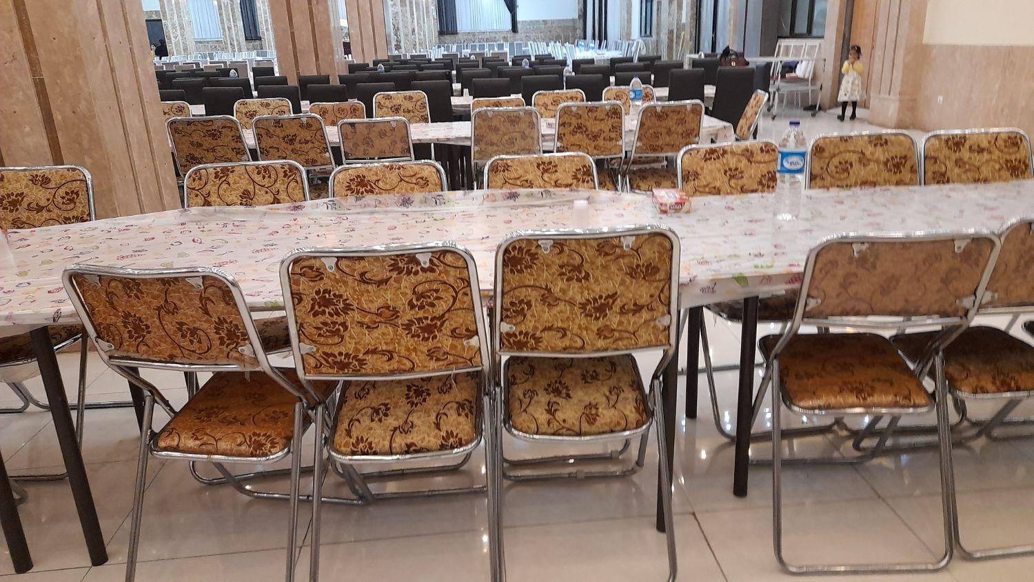 اجاره و کرایه میزو صندلی تاشو  چمن مصنوعی و فرش|خدمات پذیرایی، مراسم|بروجرد, |دیوار