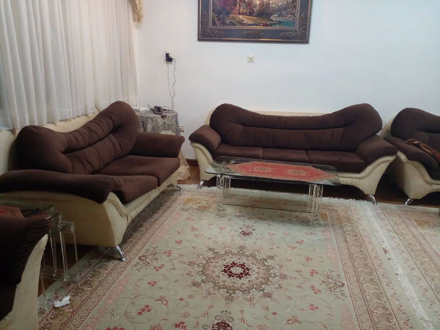 یک دست مبل هفت نفره   بهمراه میز هشت نفره سالم|مبلمان خانگی و میز عسلی|لاهیجان, شیشه گران|دیوار