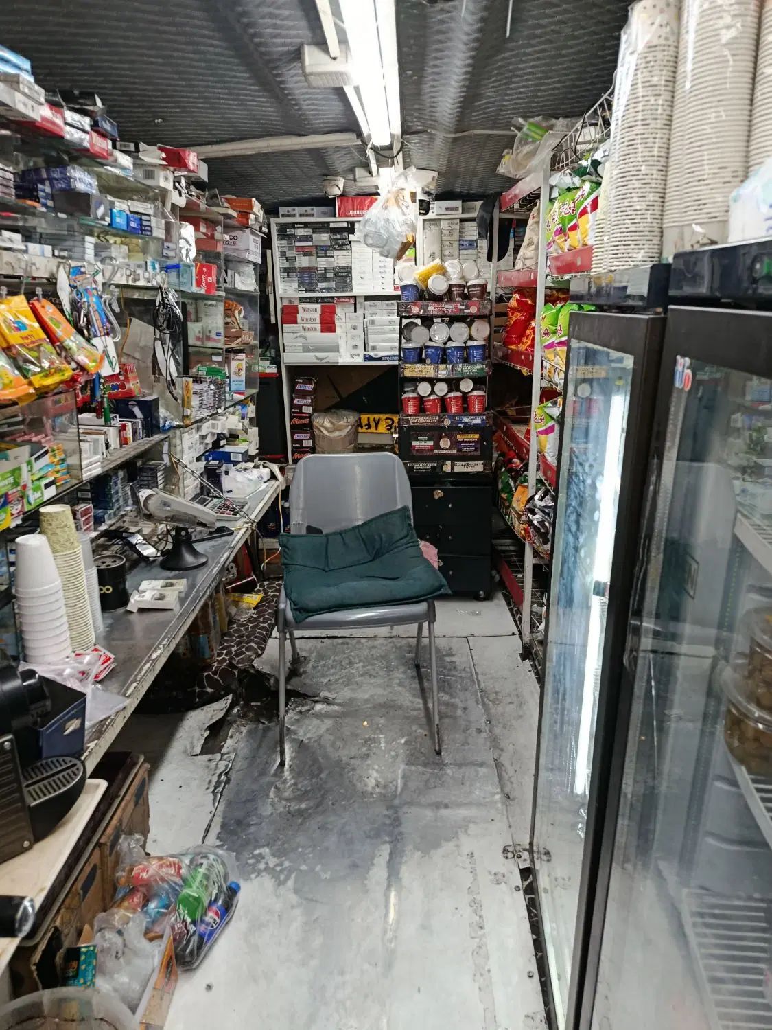 کارگر ساده در دکه ..جای خواب نهار شام|استخدام خدمات فروشگاه و رستوران|تهران, وردآورد|دیوار