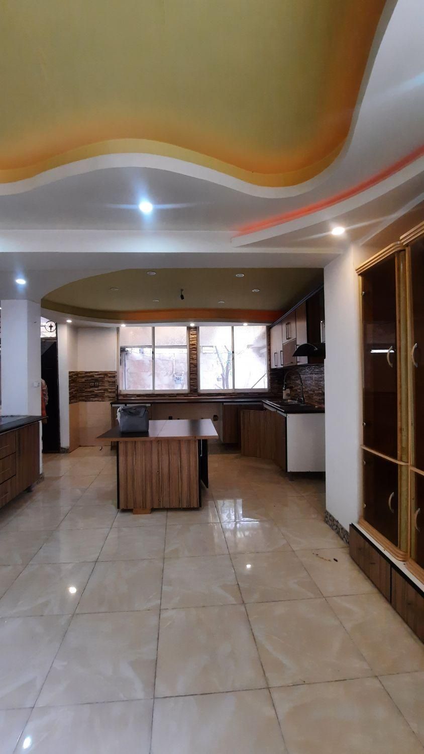 رهن خانه ویلایی سه خواب معلم|اجارهٔ خانه و ویلا|رشت, معلم|دیوار