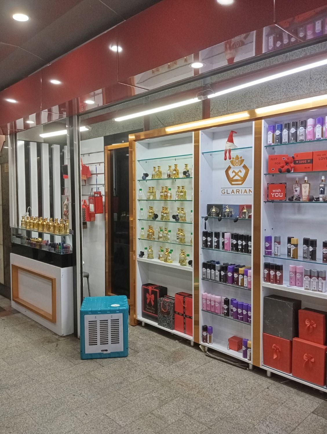 فروشنده عطر ، مبتدی و حرفه ای|استخدام بازاریابی و فروش|تهران, پامنار|دیوار
