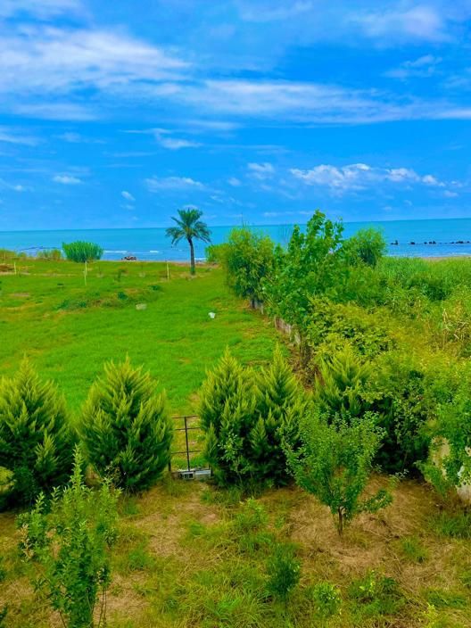 ویلا ۳خوابه لب ساحل با ساحل اختصاصی|اجارهٔ کوتاهمدت ویلا و باغ|چاف و چمخاله, |دیوار