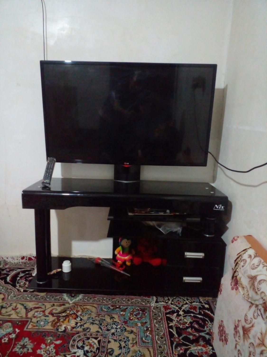 تلویزیون ال ای دی مدل LG  و ال ای دی ۴۳ اینچ|تلویزیون و پروژکتور|هرسین, |دیوار