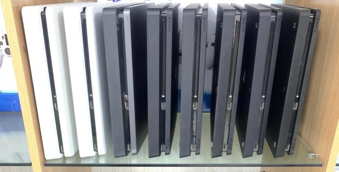 فروش کنسول پلی استیشن چهار به همراه بازی|کنسول، بازی ویدئویی و آنلاین|شهرکرد, |دیوار