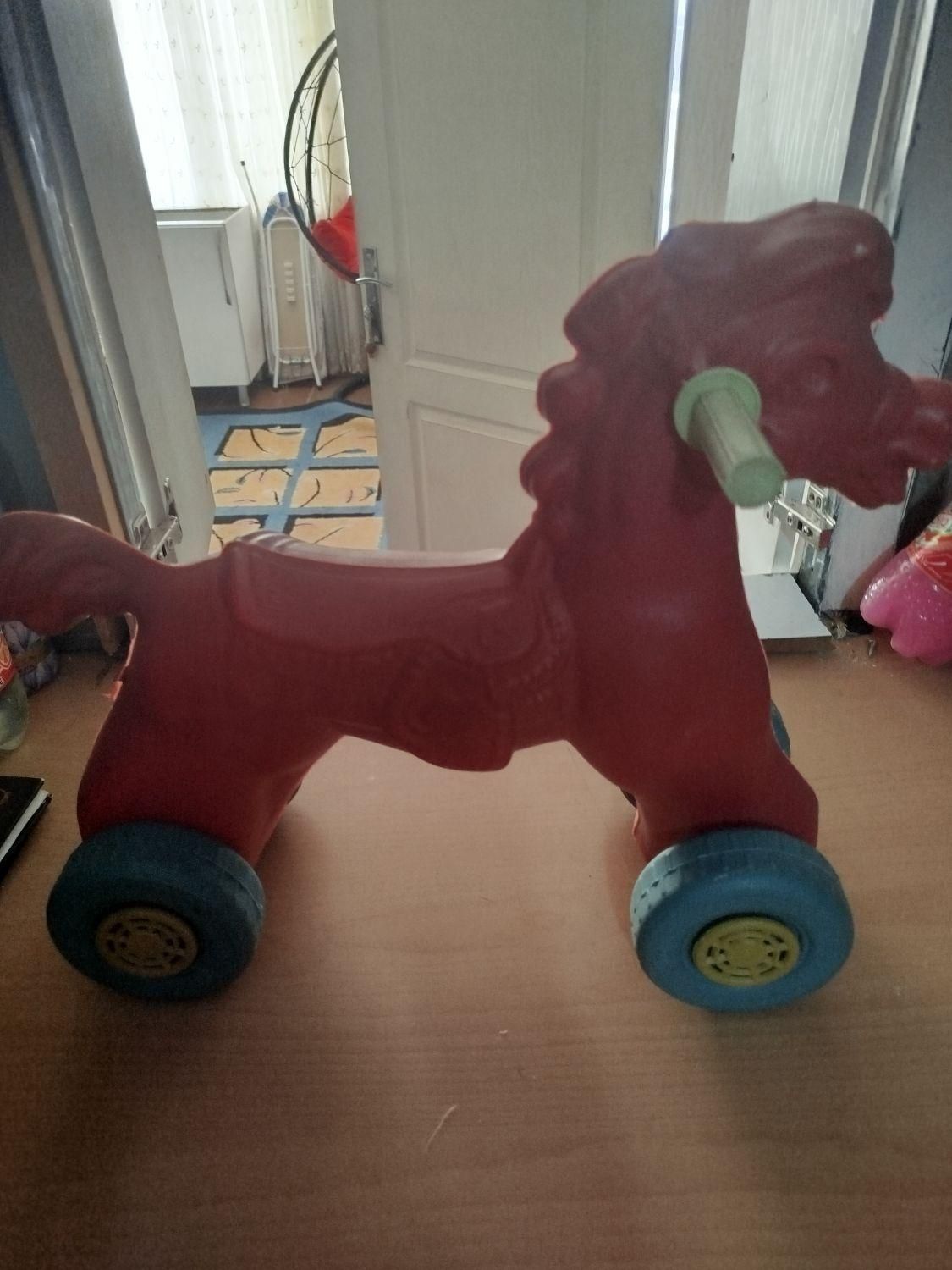 اسب پلاستیکی محکم و سالم|اسباب‌بازی بچه|بروجرد, |دیوار