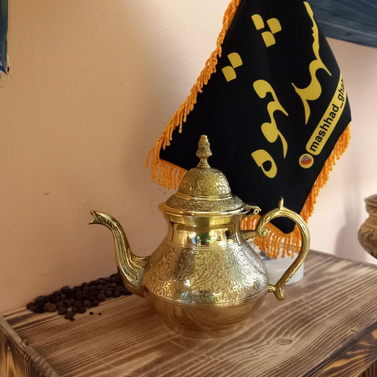 قوری برنجی وارداتی|کلکسیون اشیاء عتیقه|اهواز, زیتون کارگری|دیوار
