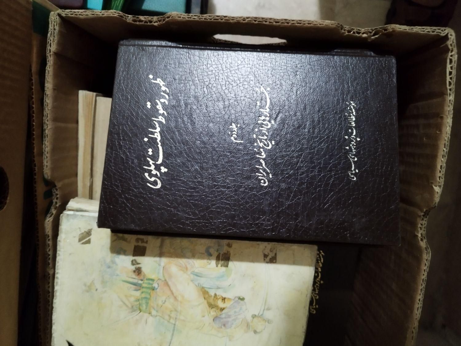 شش کارتن کتاب رمان|کتاب و مجله تاریخی|مشهد, شهید فرامرز عباسی|دیوار