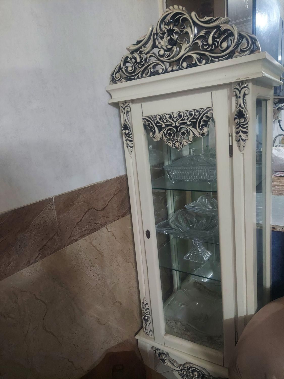 کارکرده ولی تمیز|بوفه، ویترین، کنسول|اصفهان, رزمندگان|دیوار
