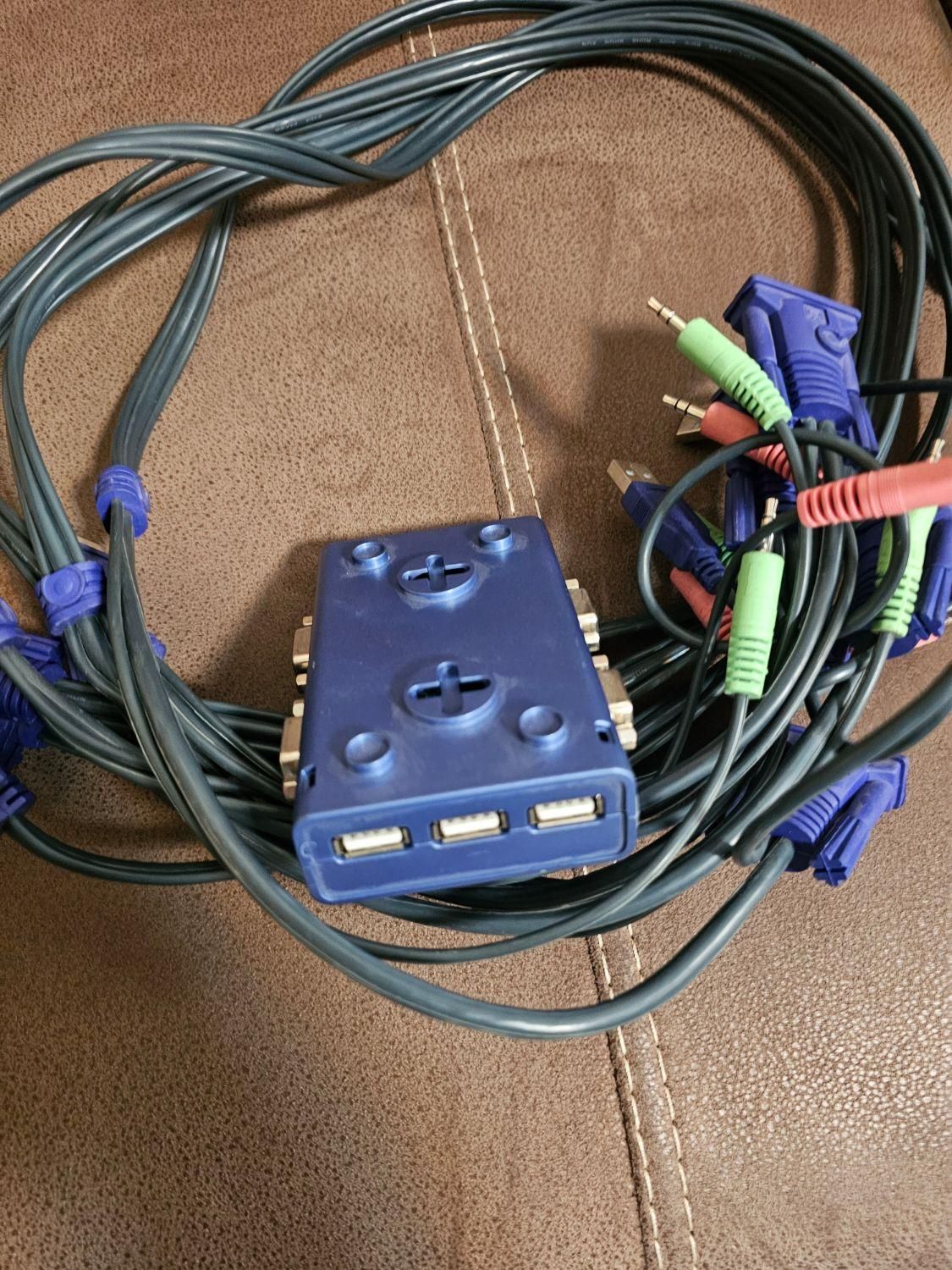 KVM 4 port vga usb همراه کابل کامل|مودم و تجهیزات شبکه|تهران, نیلوفر|دیوار