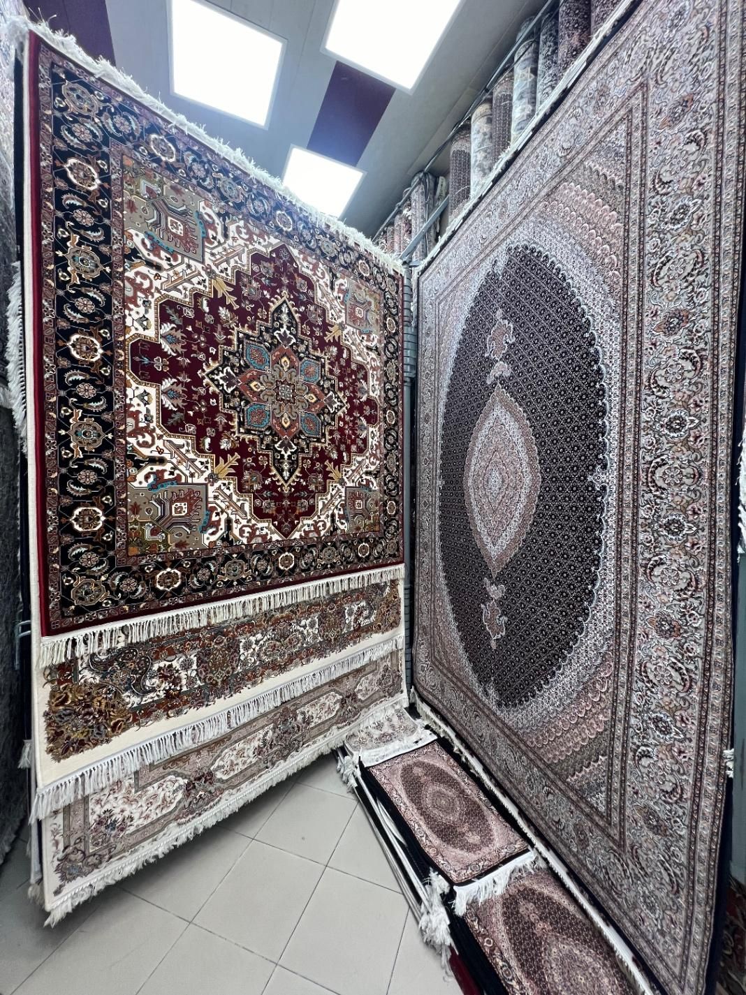 فرش ماشینی 4 متر و 5 متری و 6 متری ( ۱۲۰۰ شانه)|فرش|تبریز, |دیوار