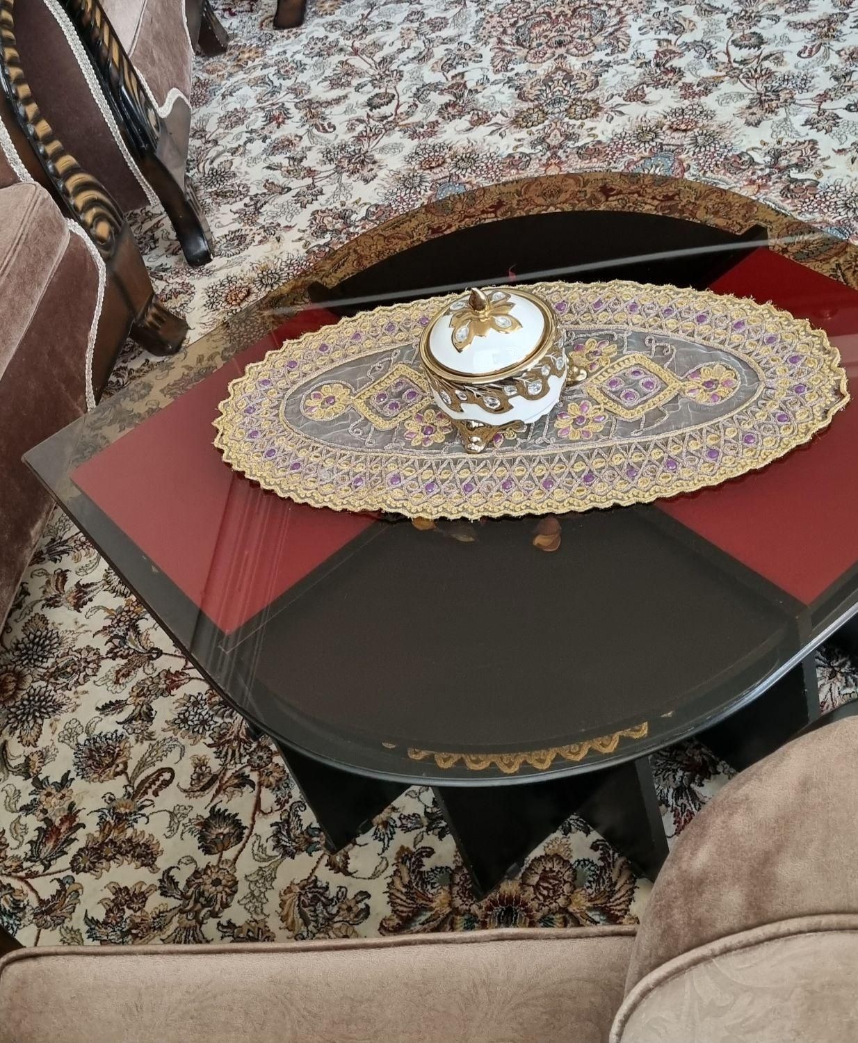 جلو مبلی با ۴عدد میز|مبلمان خانگی و میز عسلی|بیرجند, |دیوار