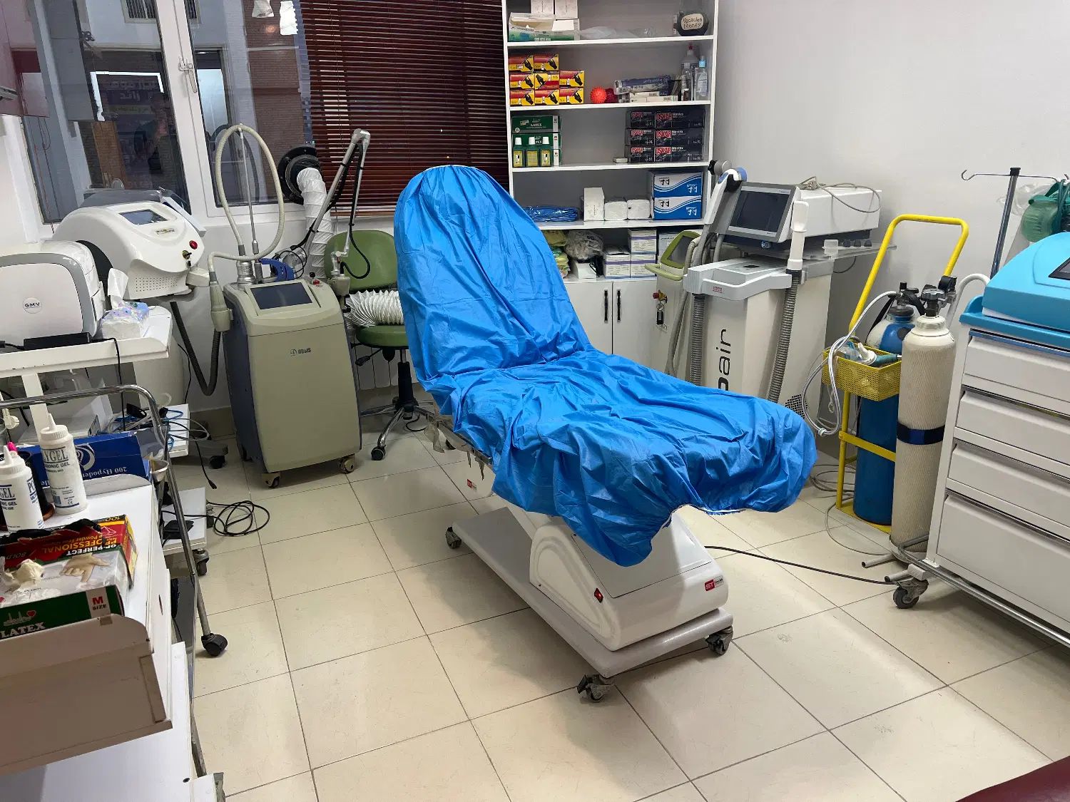 استخدام منشی وپرستار مطب زیبایی معالی ابادخلبانان|استخدام درمانی، زیبایی، بهداشتی|شیراز, معالی‌آباد|دیوار