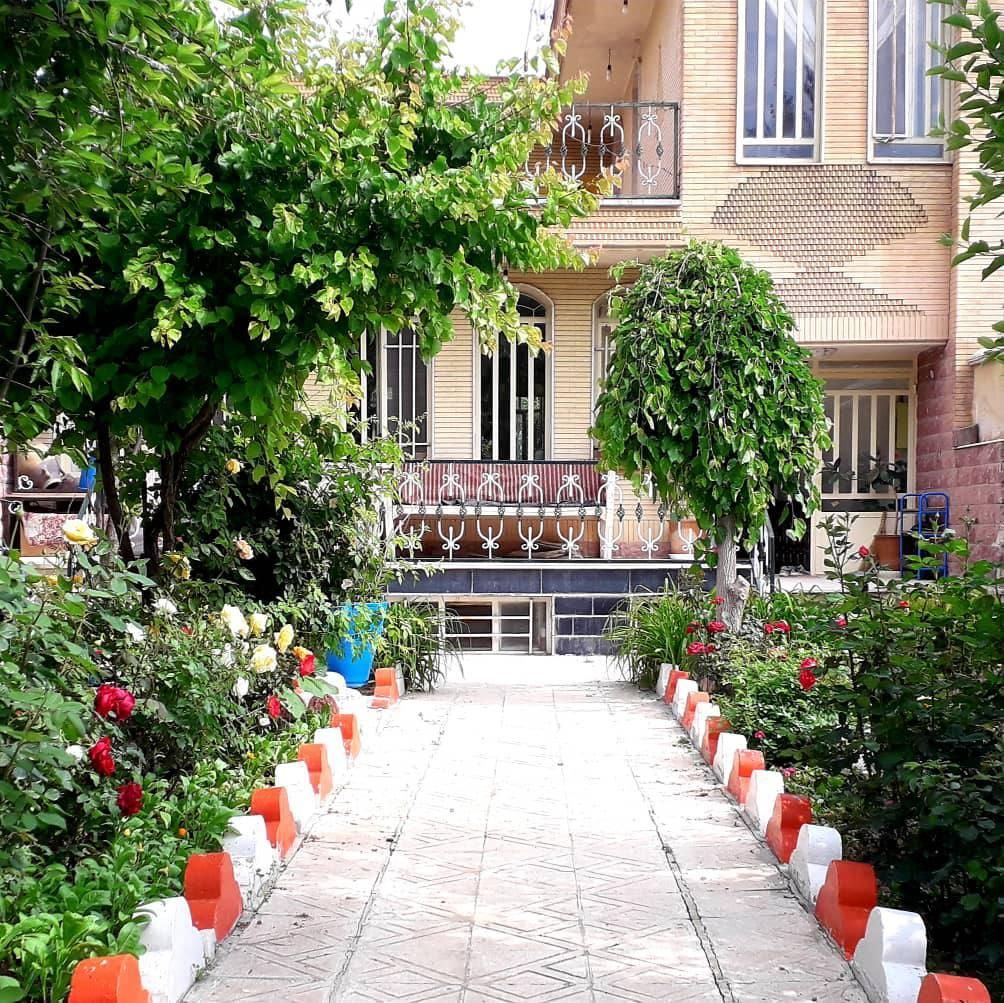 ویلا ویژه و دوقلو در بهترین منطقه گلدشت|اجارهٔ کوتاه‌مدت ویلا و باغ|بروجرد, |دیوار