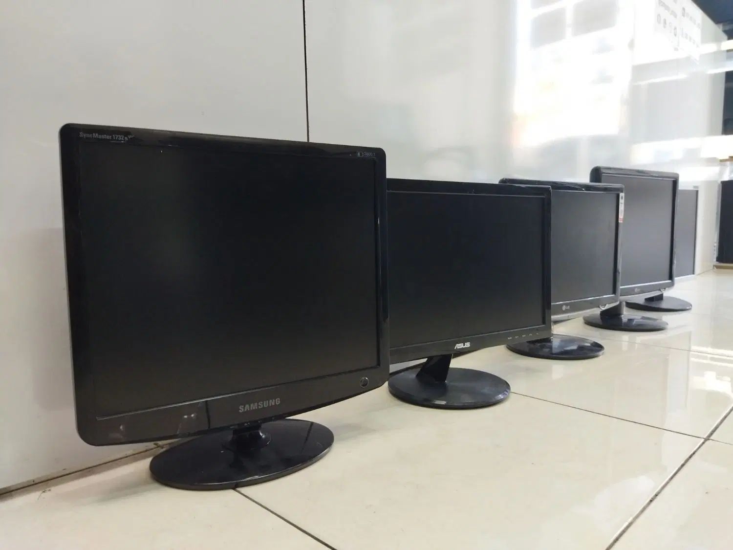 مانیتور برای دوربین مداربسته و اداری LG . Samsung|قطعات و لوازم جانبی رایانه|فردیس, فردیس|دیوار