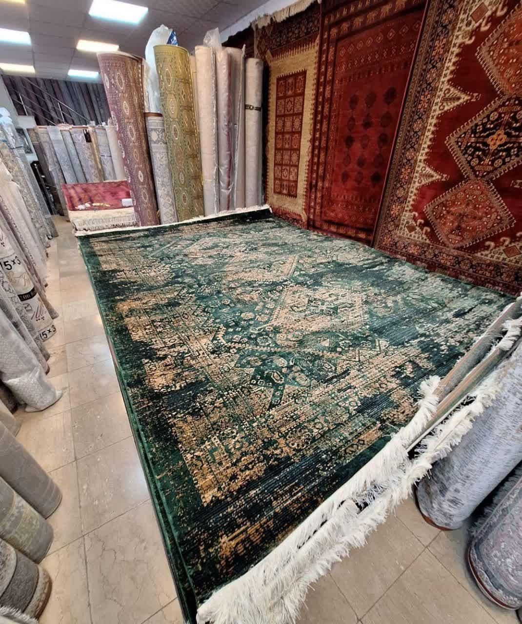 فرش ۹ متری پتینه سبز گرانمایه ۷۰۰ شانه نگارین جان|فرش|مشهد, امیر|دیوار