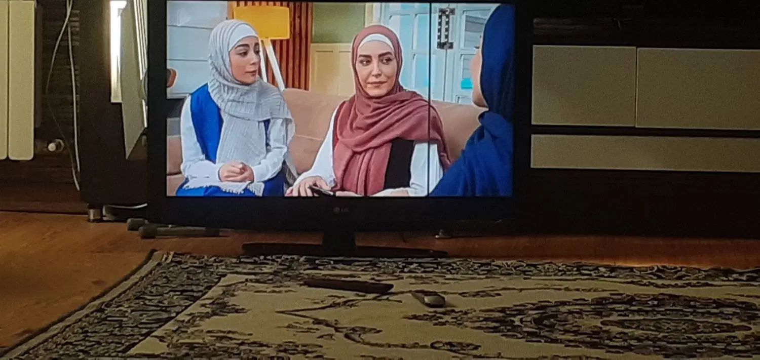 42   LG   LCD    خطدار|تلویزیون و پروژکتور|کرج, شهرک بنفشه|دیوار