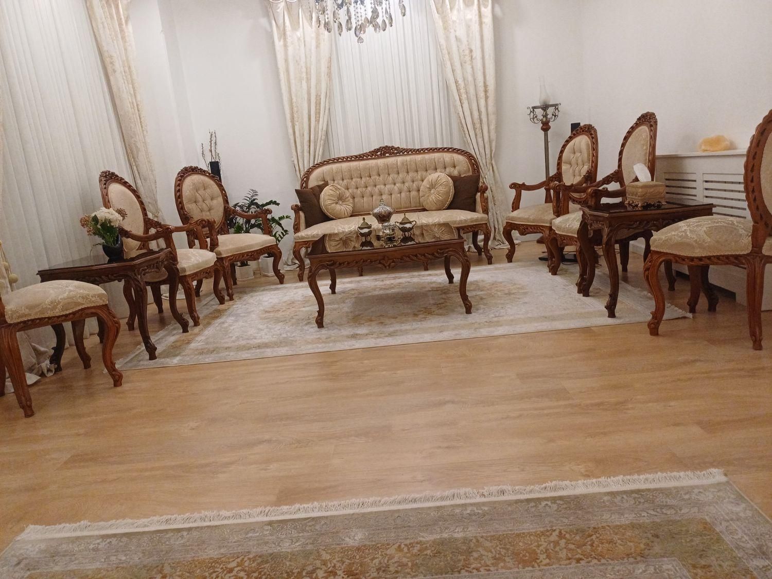 مبلمان ۹ نفر ومیز ناهار خوری ۸ نفره چوب گردو|مبلمان خانگی و میز عسلی|تهران, مهران|دیوار