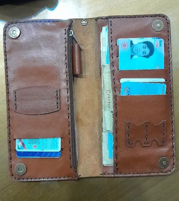 کیف پول قهوه ای پیدا شده در واوان توش مدارک هست|اشیا|اسلام‌شهر, شهرک واوان|دیوار