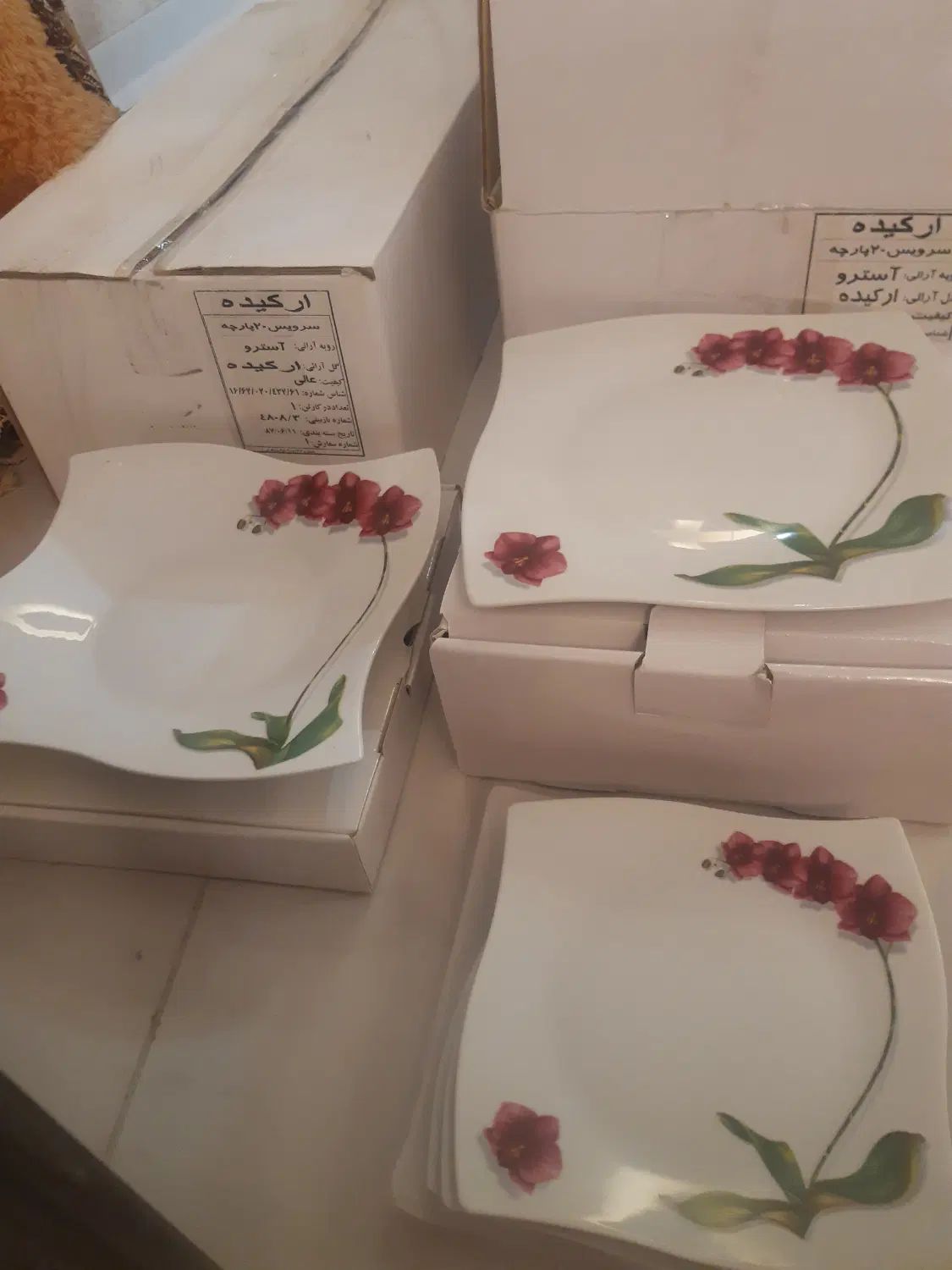 سرویس چینی زرین ۴۰ پارچه  در حد نو|ظروف سرو و پذیرایی|اصفهان, روشن‌دشت|دیوار