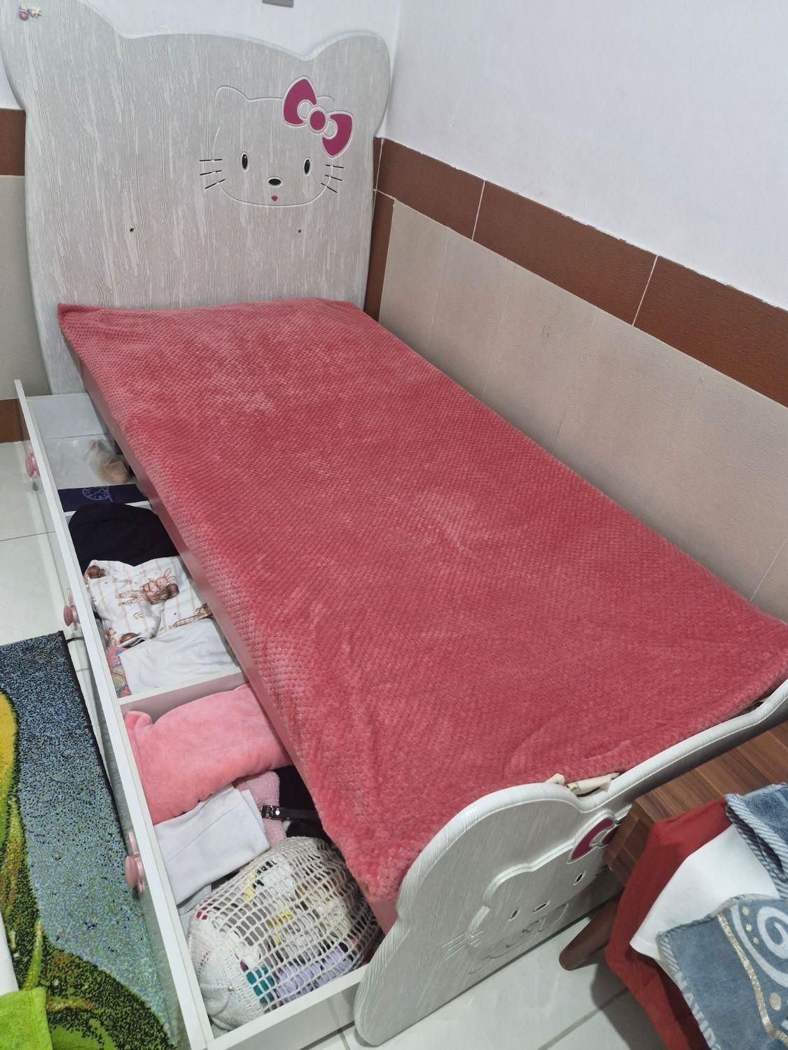 تخت خواب نوجوان|تخت و سرویس خواب|شیراز, میانرود|دیوار