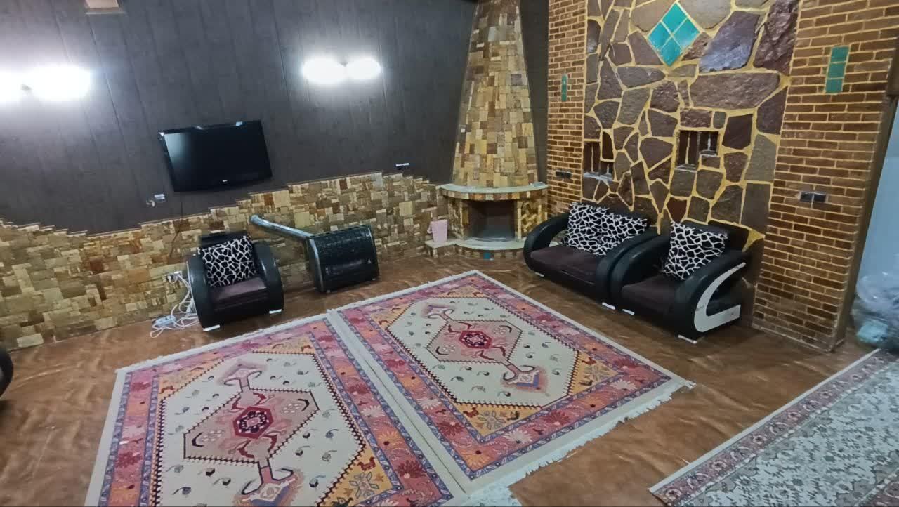 ویلای بزرگ چادگان زاینده رود ساحلی|اجارهٔ کوتاه‌مدت ویلا و باغ|چادگان, |دیوار