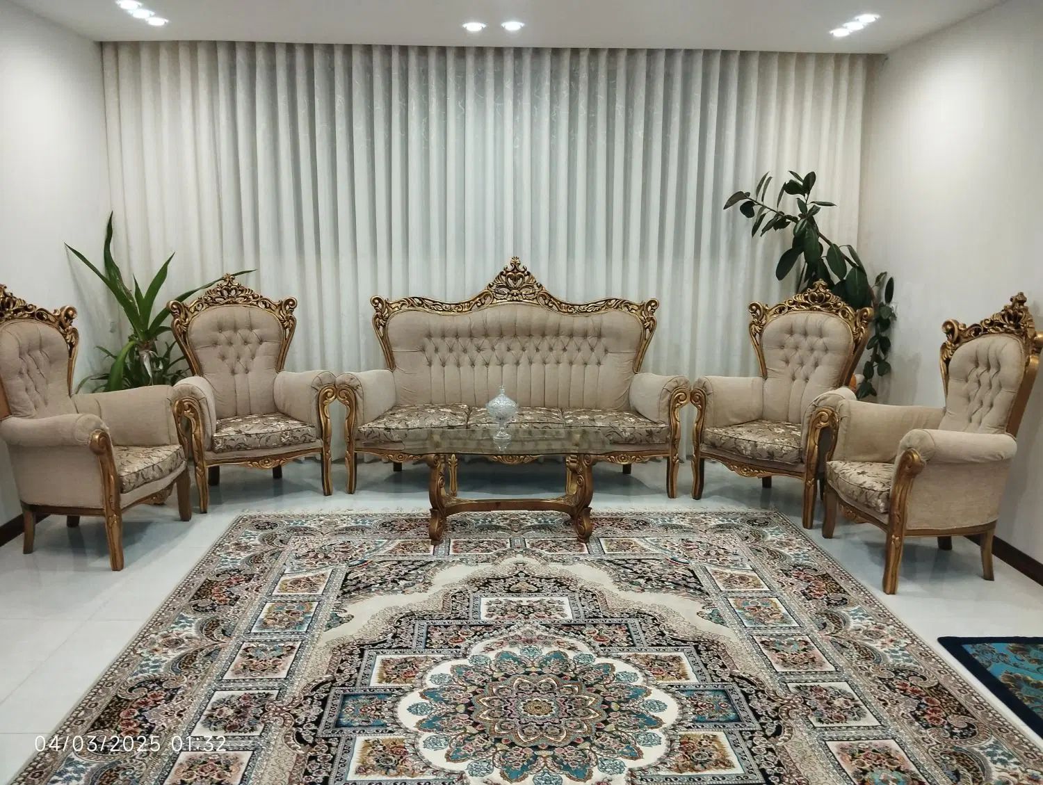 مبل سلطنتی|مبلمان خانگی و میز عسلی|اصفهان, باغ فردوس|دیوار