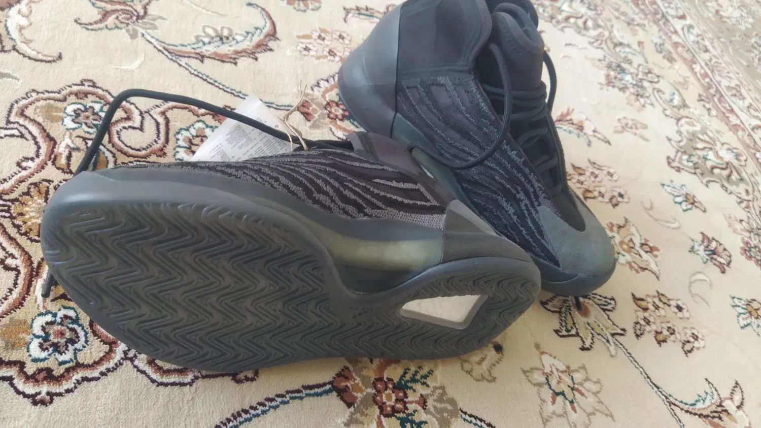 کفش adidas،yeezy اصل،اورجینال و باکیفیت عالی|کیف، کفش، کمربند|کرمانشاه, |دیوار