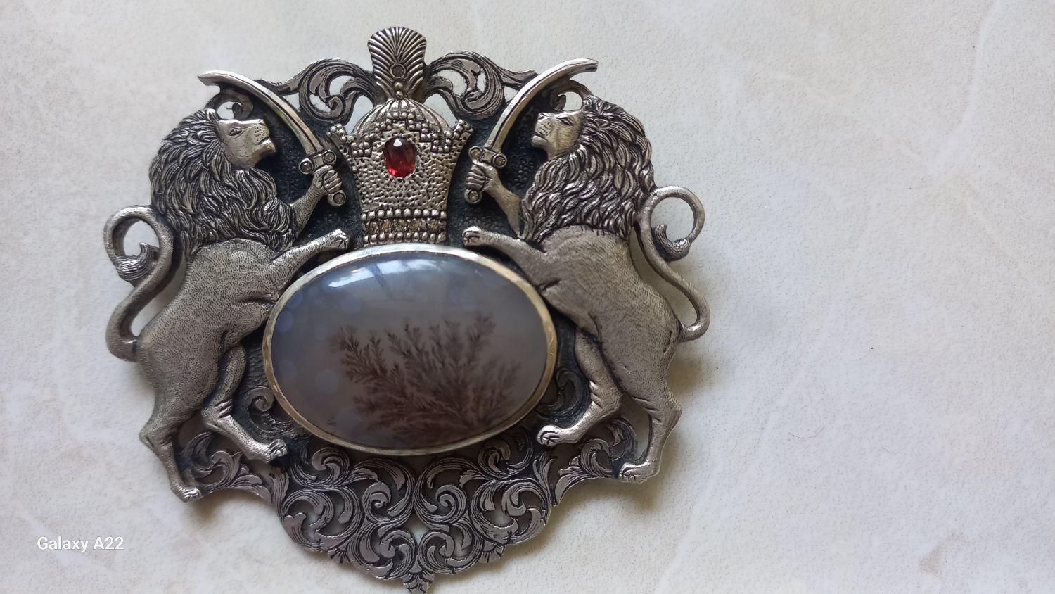 شجر قائن|جواهرات|اصفهان, جنیران (لادان)|دیوار